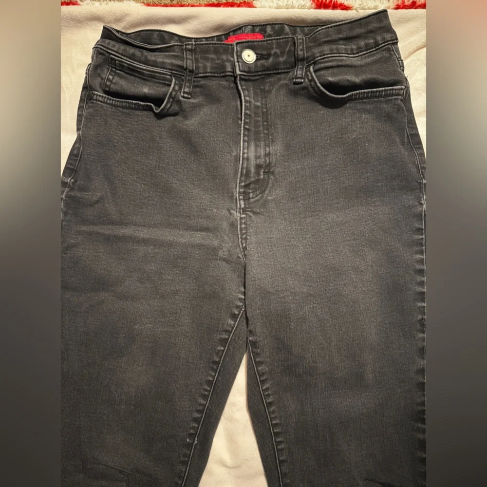 Jennifer Lopez Black Distressed Skinny Jeans - Picture 2 of 16